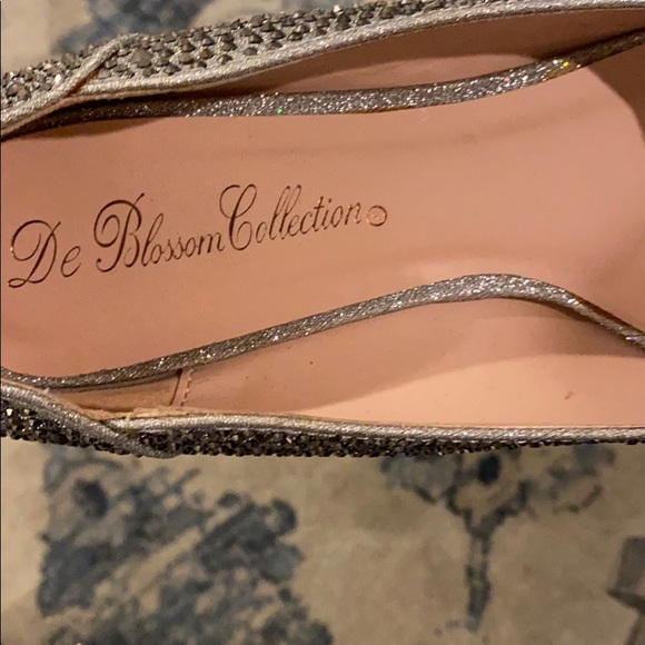 De Blossom Collection formal silver shoes - Picture 3 of 4